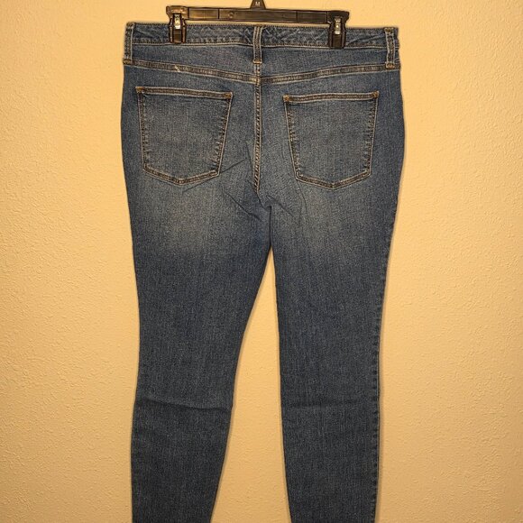 Universal Thread Women's High Rise Skinny Denim Jeans - Picture 2 of 7